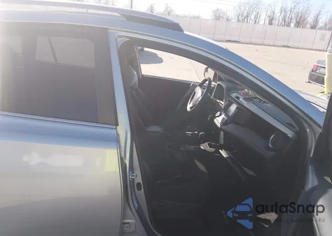 2017 Toyota Rav4 Xle z USA, uszkodzony, nr VIN 2T3RFREV4HW593383